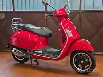 Piaggio Vespa 300 GTS Super