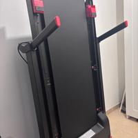 Tapis roulant elettrico RUN 100E compatto e connes