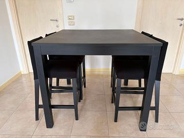 Tavolo alto con 4 sgabelli