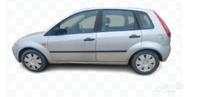 Ford fiesta con motore fuso