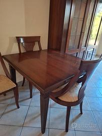 Mobile in legno massello allungabile con sedie 