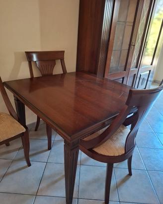 Mobile in legno massello allungabile con sedie 