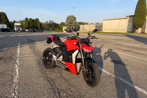 Ducati Streetfighter V2 unipro tagliandata