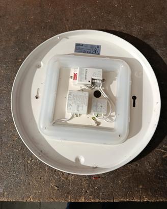 2 lampade led con presenza e crepuscolare 