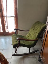 Poltrona a dondolo vintage in legno