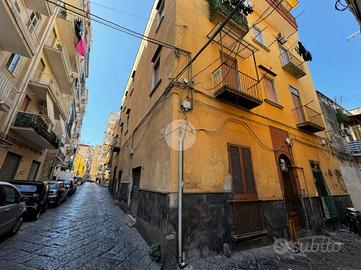 4 LOCALI A TORRE DEL GRECO