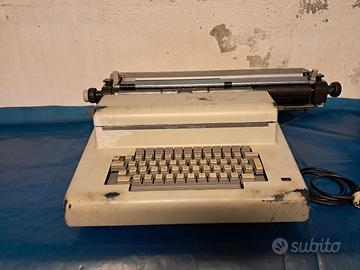 Macchina da scrivere Olivetti 
