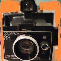 Macchina fotografica con scatola 