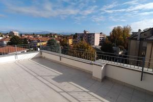 Biassono ultimo piano con terrazzo