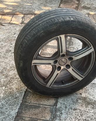 4 cerchi in lega 16” con gomme 215/55 ZR16 97W XL