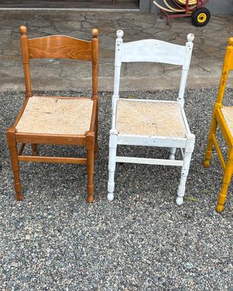 Quattro sedie in paglia e legno
