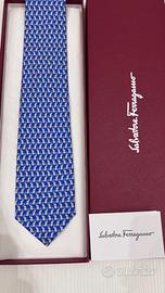 Cravatta Salvatore Ferragamo NUOVA con cartellino