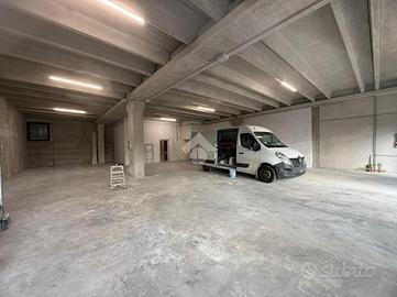 MAGAZZINO A CASTIGLIONE DELLE STIVIERE