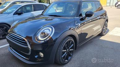 Mini 1.5 benzina 75 Kw 3 porte Automatica