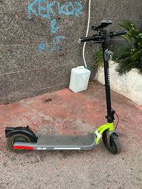 Monopattino elettrico argento