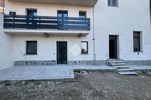 5 LOCALI A FRONT