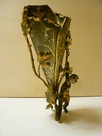 Vaso liberty di pregio in metallo decorato