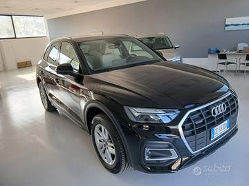 Audi Q5 40 2.0 tdi mhev Business Design quattro 20