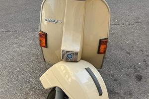 Vespa P200e