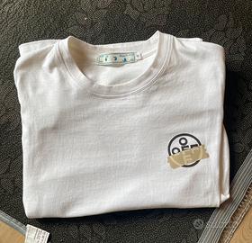 T-shirt bianca con dettagli