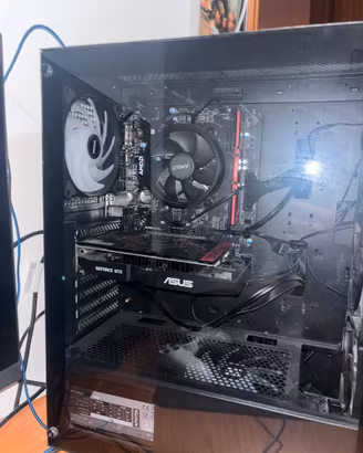 Pc da gaming con monitor casse e altre cose