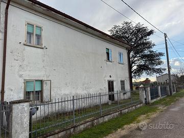 casa con ampio terreno
