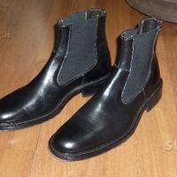 Stivaletti beatle/brocchino nero