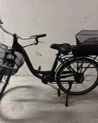 Bici e-city bike elettrica