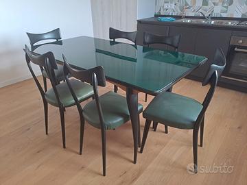 Tavolo con sedie vintage