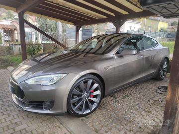 Tesla dual motor model S 85D
