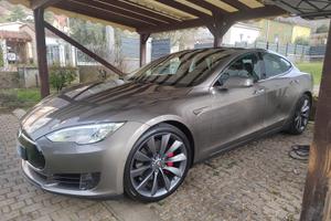 Tesla dual motor model S 85D