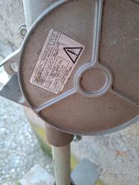 Pompa manuale per carburante