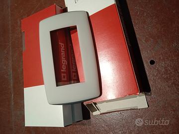 Placche Legrand serie Vela 