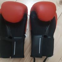 Guantoni da boxe.