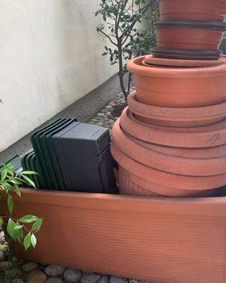 Vasi di fiori, portavasi e fioriere
