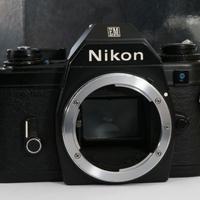 NIKON EM