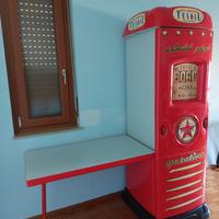 Armadio con scrivania a pompa di benzina