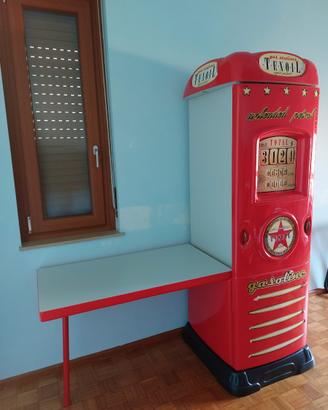 Armadio con scrivania a pompa di benzina