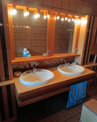 Mobile bagno in legno doppio lavabo