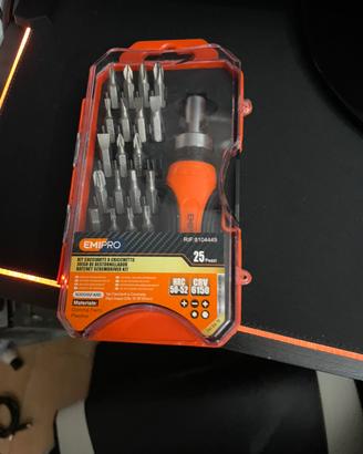 Cacciavite con set di punte