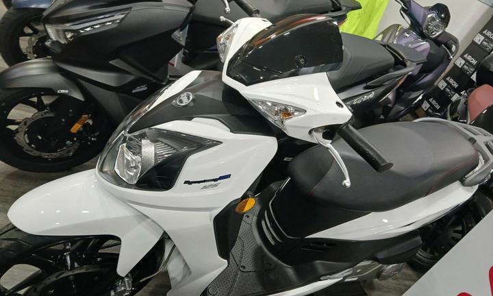 Sym Symphony 125 SR CASCO AIRHO E PARABREZZA IN OM