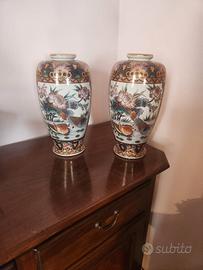 Coppia di vasi in ceramica stile Satsuma 
