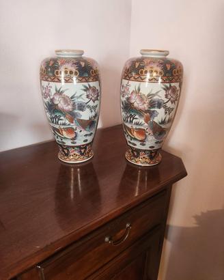 Coppia di vasi in ceramica stile Satsuma 