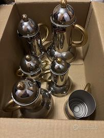 Caffettiere, lattiera e zuccheriera vintage