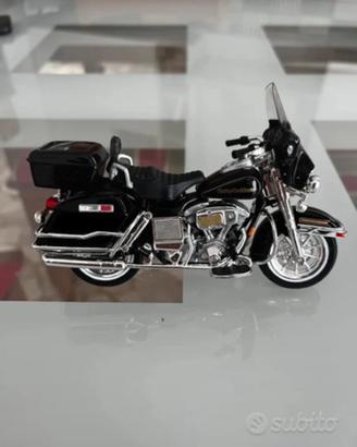 Maisto Harley Davidson FLH-80 Electra Glide 1/18