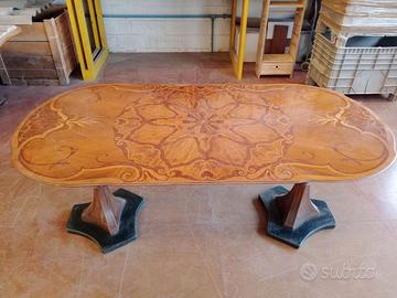 Tavolo intarsiato