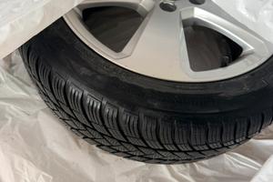 Cerchi in lega Audi 17 e gomme 235/45R17