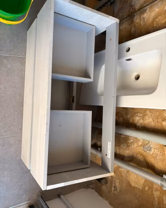 Lavabo e mobile sospeso