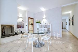 Casa indipendente Viale Grande Europa, 31, 72024,