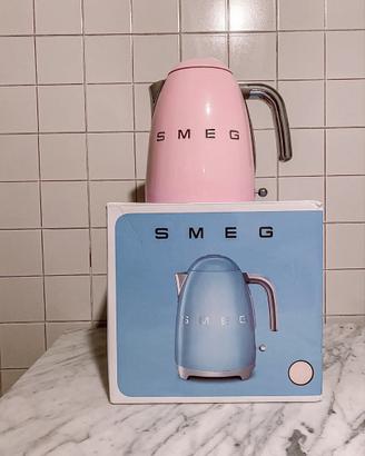 SMEG • bollitore rosa